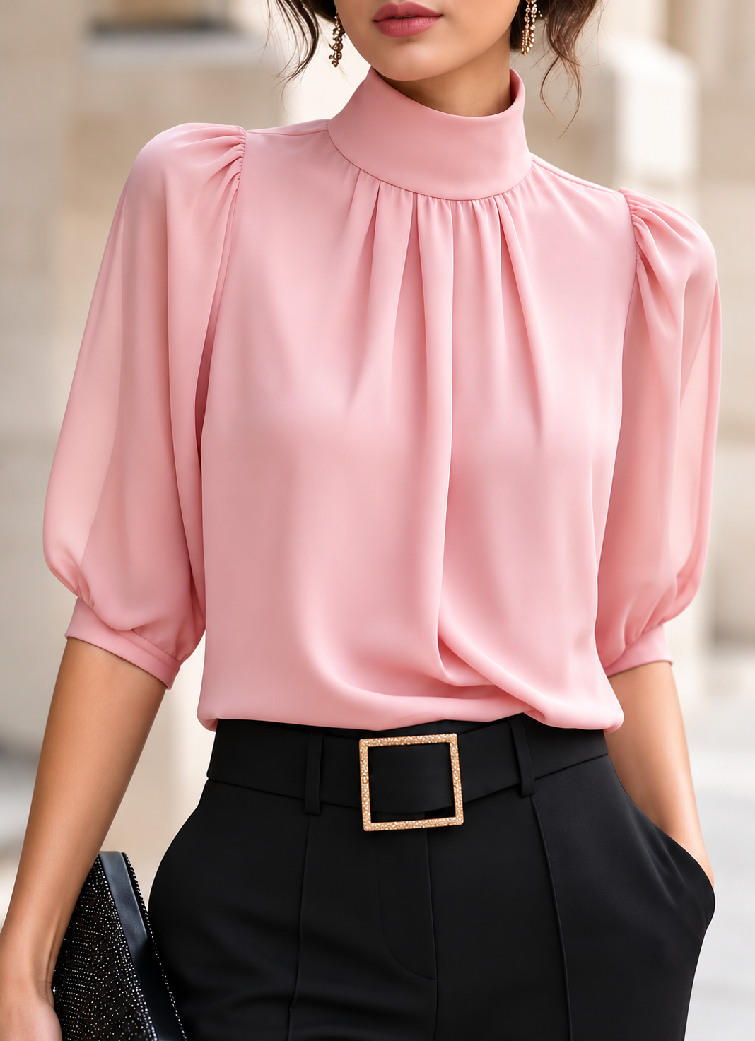 Blusa Elegante de Gasa con Cuello Alto